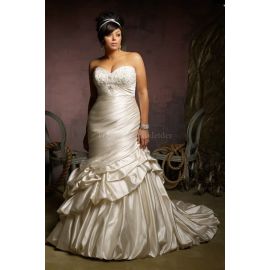 Intramontabile abito da sposa lungo fino al pavimento con scollo a cuore
