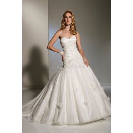 Elegante abito da sposa glamour in organza con corpetto a pieghe