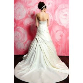 Elegante abito da sposa formale elegante con una vita naturale