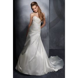 Classico abito da sposa formale elegante con drappeggio laterale