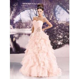 Squisiti abiti da sposa rosa con balze