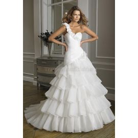 Intramontabile abito da sposa in organza stile sirena
