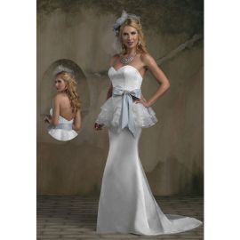 Elegante sirena in raso con abiti da sposa in nastro Matrimonio civile